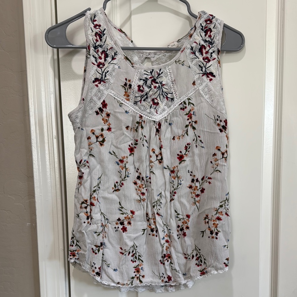 Floral Embroidered White Tank Top / C53 - Picture 1 of 4